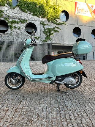 Vespa Primavera 125 i-get ABS + casco