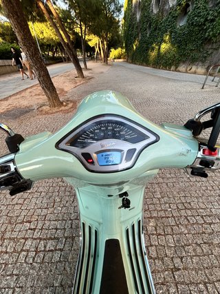Vespa Primavera 125 i-get ABS + casco