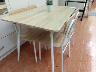 Mesa de comedor madera con 4 sillas