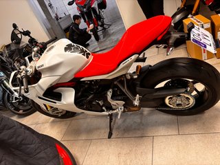 Ducati Supersport 950S Blanca.