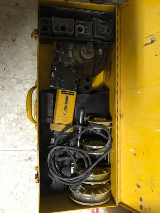 Máquina Roscadora REMS con Dados