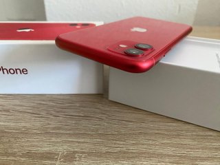 iPhone 11 Rojo 64GB + Powerbank y Cargador nuevos
