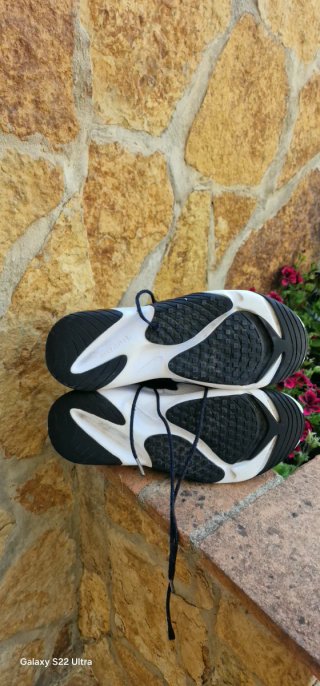 Zapatillas Nike Zoom 2000 Negras y Blancas