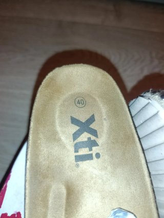 Sandalias Xti Tachas Beige Talla 40