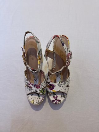 Tacones blancos plataforma estampado floral