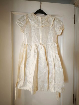 Vestido de niña para eventos beige