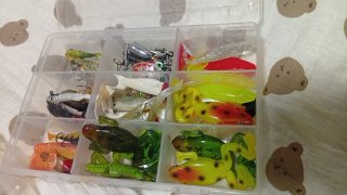 Caja señuelos pesca variados