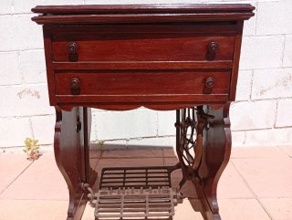 Máquina de coser Singer antigua