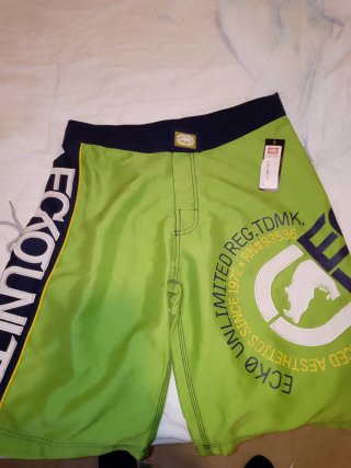 2 bermudas Ecko Unltd Azul y Blanco, verde.