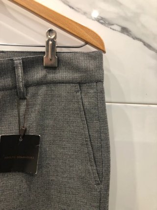 Pantalón de pinza gris y negro