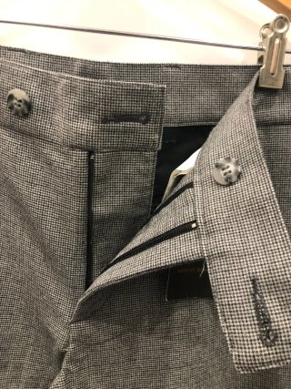 Pantalón de pinza gris y negro