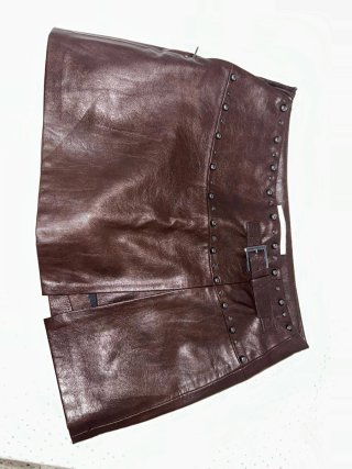 Minifalda shorts efecto piel tachuelas