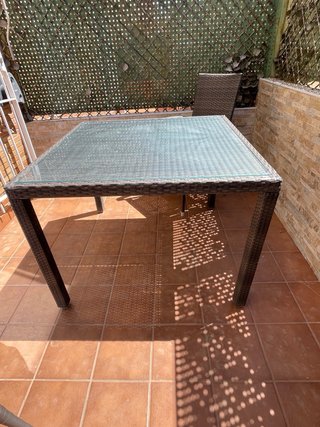 Mesa y 3 sillas ratán sintético terraza