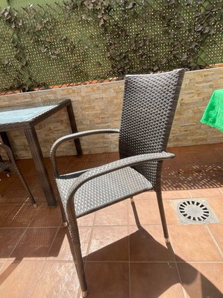 Mesa y 3 sillas ratán sintético terraza