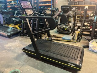 Technogym SKILLRUN Cinta de Correr Alto Rendimient