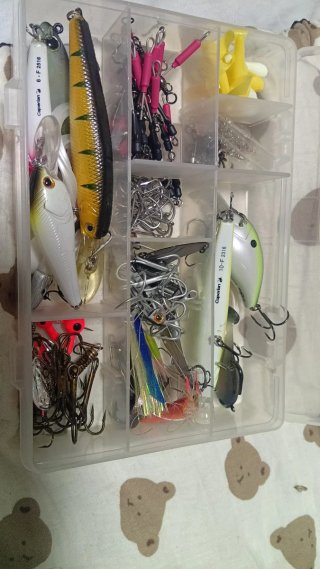 Caja señuelos pesca y accesorios