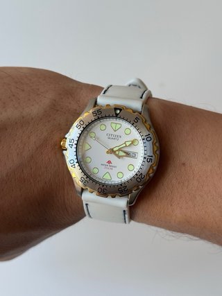 Reloj Citizen Diver 200m Oro y Blanco