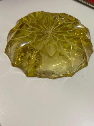Cenicero de cristal amarillo