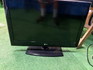 Televisor LG 26” con soporte