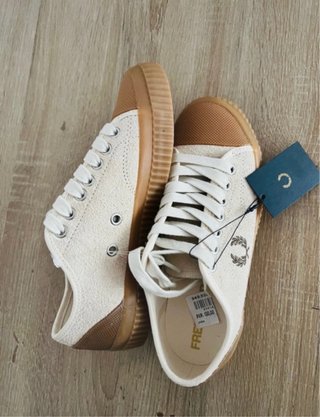 Zapatillas Fred Perry crema y Marrón 100% original
