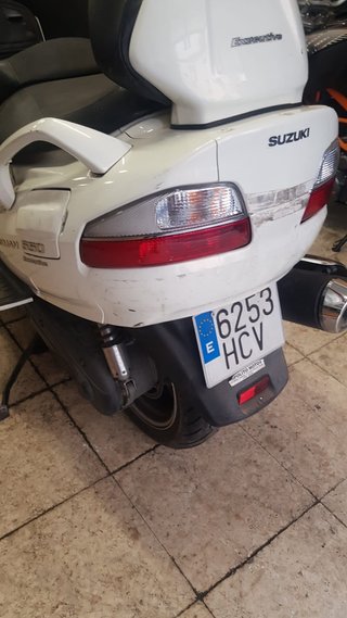 Suzuki Burgman 650 Executive Blanca