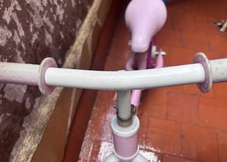 Bicicleta de equilibrio rosa para niños