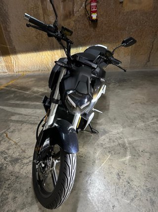 Moto eléctrica Super Soco Street Hunter, perfecta