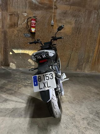 Moto eléctrica Super Soco Street Hunter, perfecta
