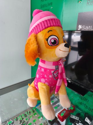 Peluche Patrulha Pata Skye de Inverno 45cm sentado
