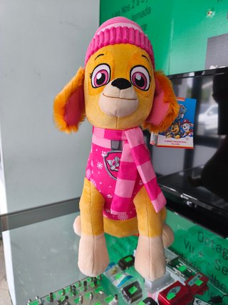 Peluche Patrulha Pata Skye de Inverno 45cm sentado