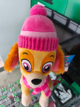 Peluche Patrulha Pata Skye de Inverno 45cm sentado
