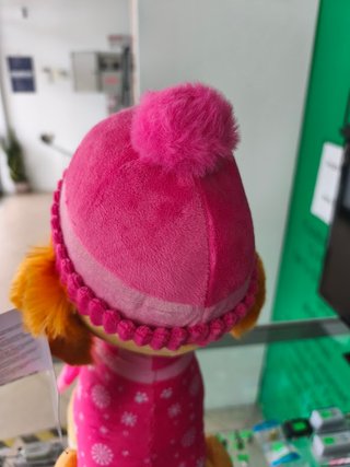 Peluche Patrulha Pata Skye de Inverno 45cm sentado