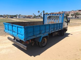 Camión basculante Mitsubishi Canter