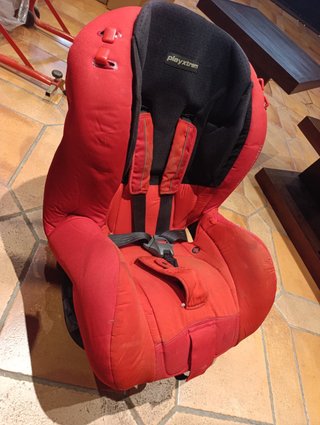 Silla de coche infantil roja