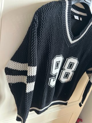 Maglia nera con numero 98