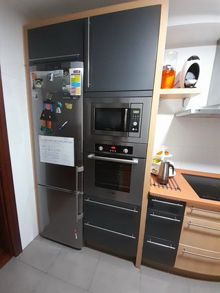 Cocina completa: muebles, encimera y campana
