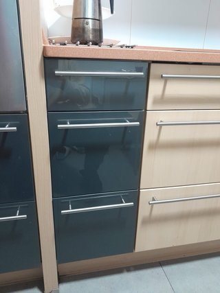 Cocina completa: muebles, encimera y campana