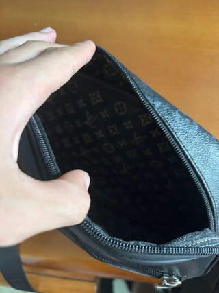 Borsello e portafoglio Louis Vuitton neri