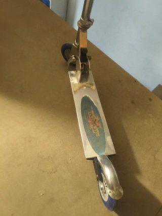 Patinete infantil plateado