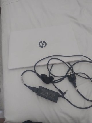Portátil HP Blanco y Negro