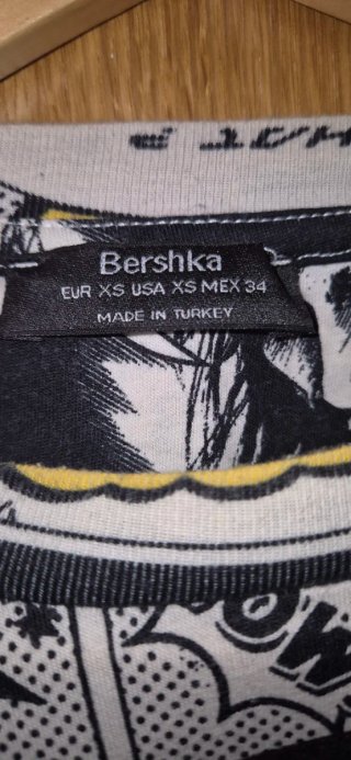 Camiseta Bershka Estampado Cómic