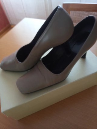 Zapatos de salón color visón