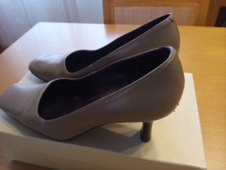 Zapatos de salón color visón