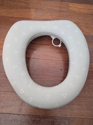 Reductor de baño gris