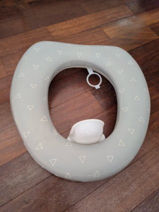 Reductor de baño gris