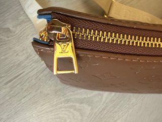 Louis Vuitton Coussin MM Marrón y Dorado