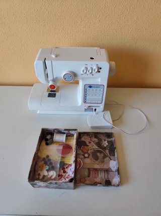Máquina de coser ItsImagical + Accesorios de niños