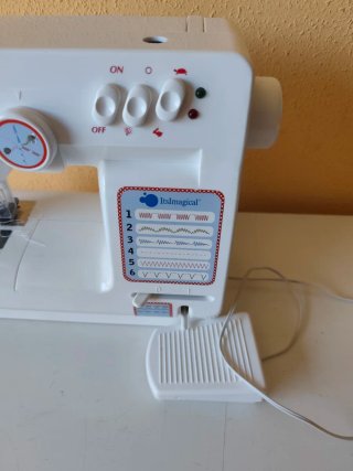 Máquina de coser ItsImagical + Accesorios de niños