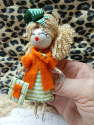 Broche Muñeca Original
