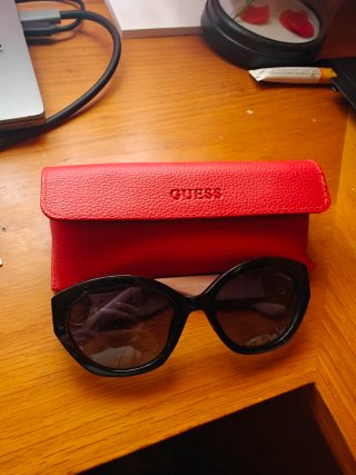 Gafas de sol Guess negras